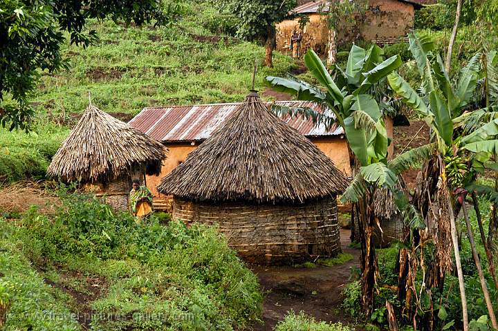 villages on the slopes of the vulcano, Parque National des Virunga