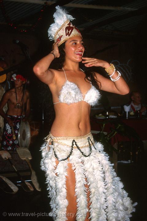 Pictures of Chile- Rapa Nui- Easter Island - Kari Kari dancer, Hanga Roa