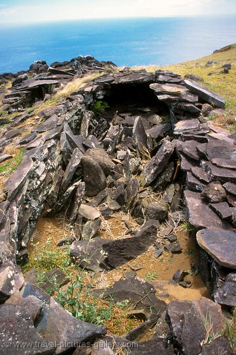 ceremonial dwellings, Birdman Polynesian culture, Orongo