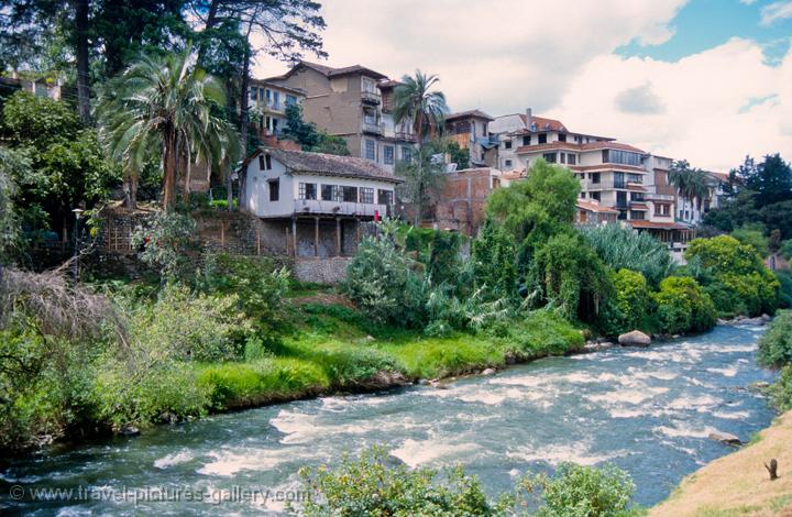 houses along the Tomebamba River