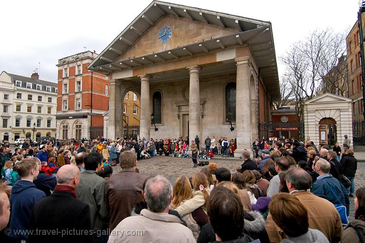 street entertainment at Covent Garden