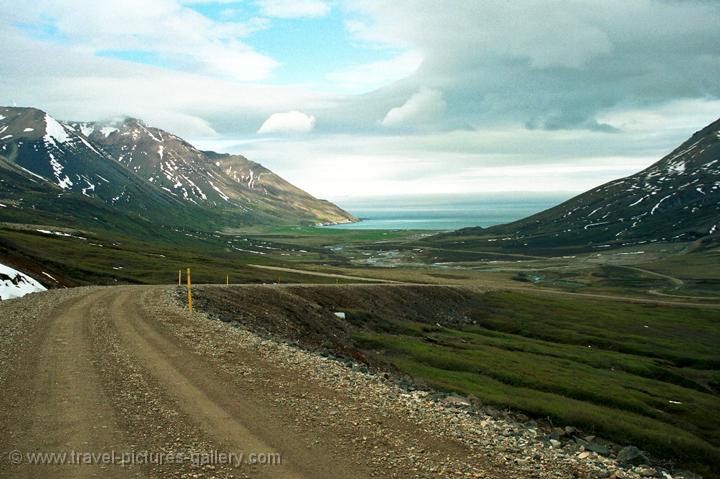 the road to Borgarfjördur