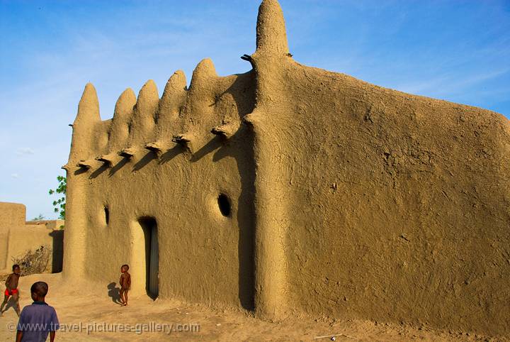 a mud brick home, Senosa