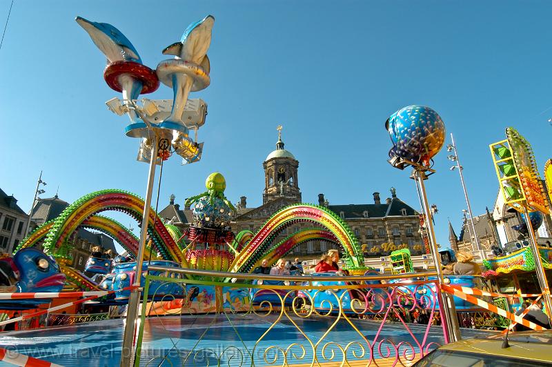 a fair in Dam Square, with the Royal Palace