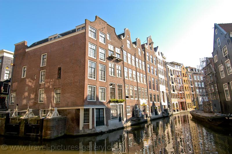 typical 'grachten', canal- architecture, the Oudezijds Achterburgwal