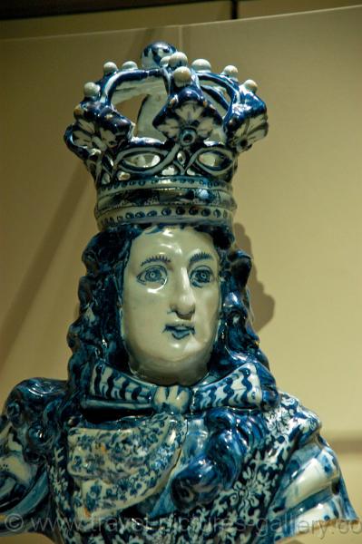 Delft Blue image of King Willem III, Delftware, earthenware, Rijksmuseum