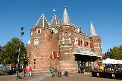 Waag, or Sint Antoniespoort, Nieuwmarkt