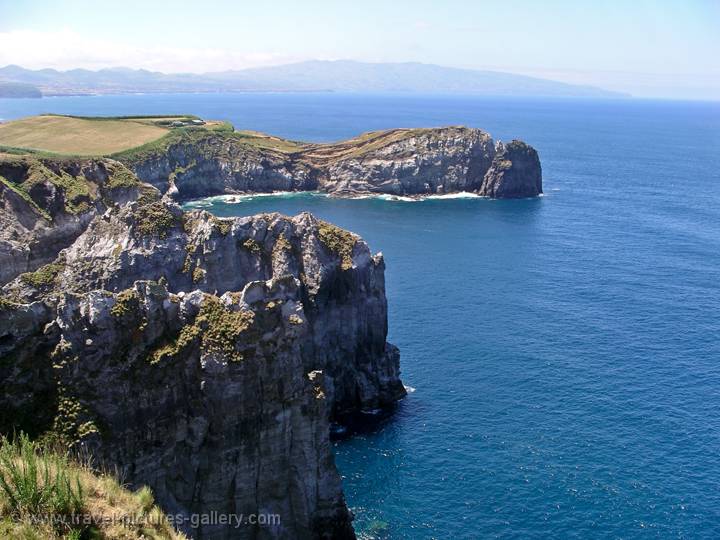 steep rocks, north coast, So Miguel Island