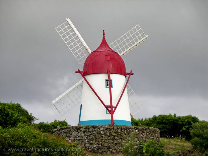 red white and blue windmill, Graciosa Island