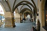 portico, Mala Strana, left bank