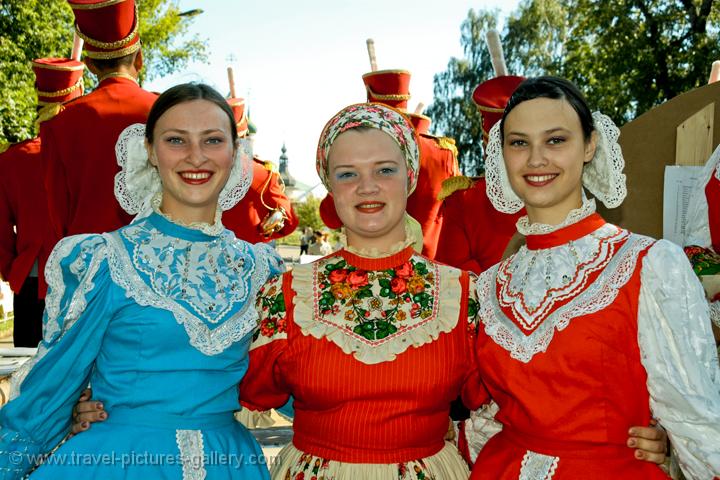 traditionally dressed girls, Rostov Veliky