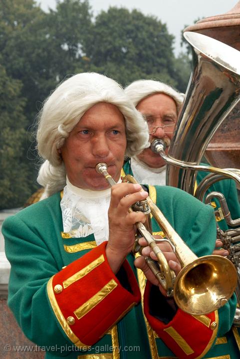 musicians at Peter the Great's Summer Palace