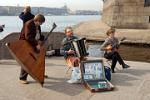 musicians on the Neva River bank