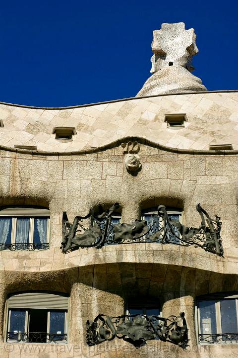 facade of the Casa de Mila (or Pedrera)