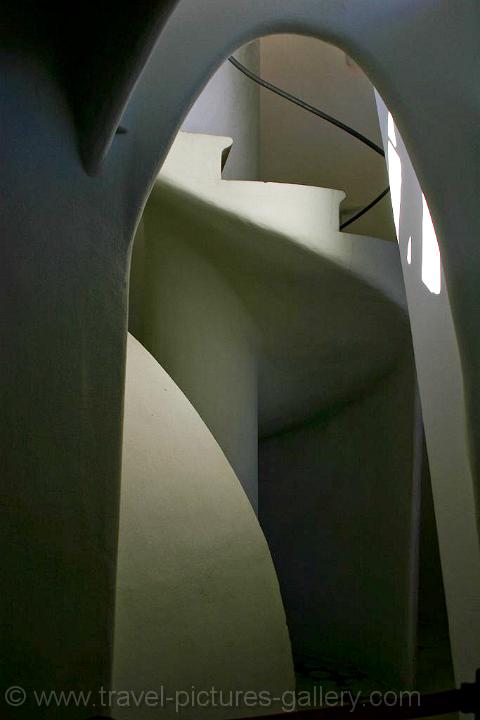 staircase in the Casa de Batlo, Gaudi