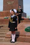 Odessa, young people guarding the War memorial