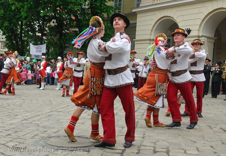 Pictures of Ukraine - Lviv parade, folkoric dance, traditional dress