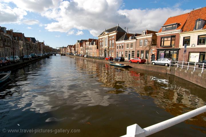 Alkmaar, canal or 'Gracht'