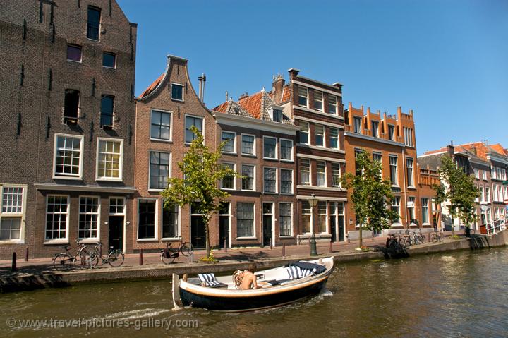 cruising the canals, Leiden