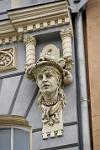 sculptured head at a Dlugi Targ house