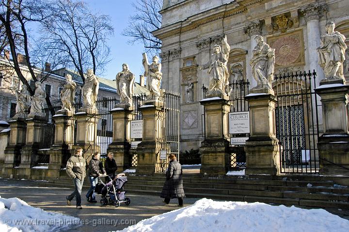 apostles in front of the Peter and Paul Church