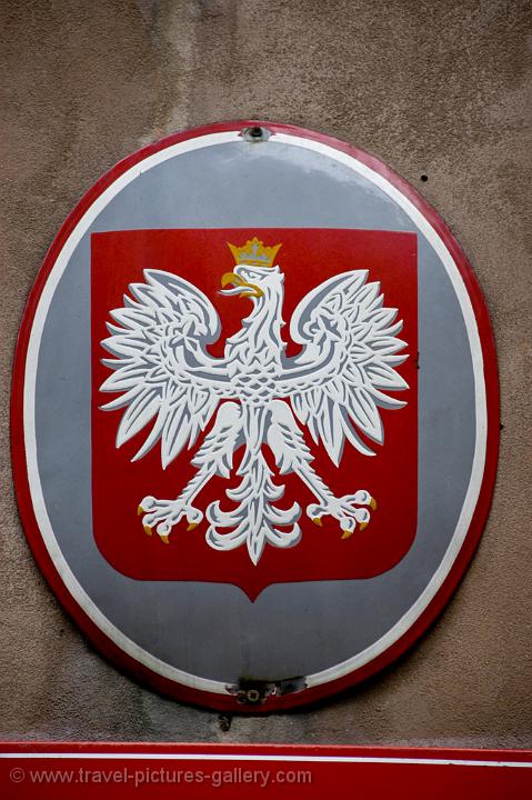 the Polish eagle wears its crown again