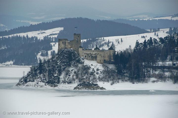 Castle on a lake, Czorsztyn