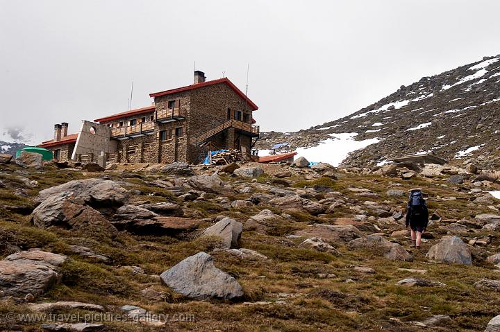 mountain hut at the base of Mulhacen